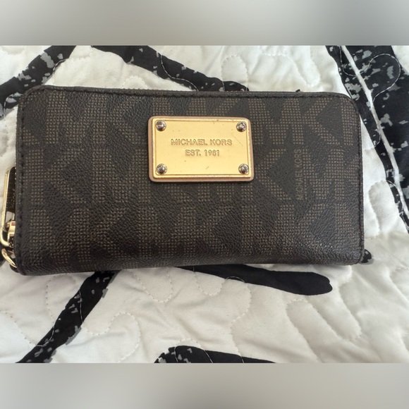 Michael Kors Handbags - Michael Kors Wallet